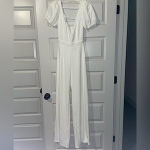 Lulu’s jumpsuit. Very stretchy. Open back with ties. Sleeves. White.